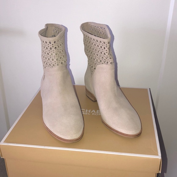 Michael Kors boots - Picture 2 of 6